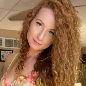 Preview 1 of Eatmygingersnapps Leaks Onlyfan
