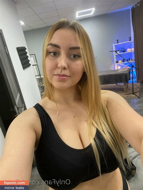 Preview 1 of Eliz Benson Onlyfans Leaks Photos