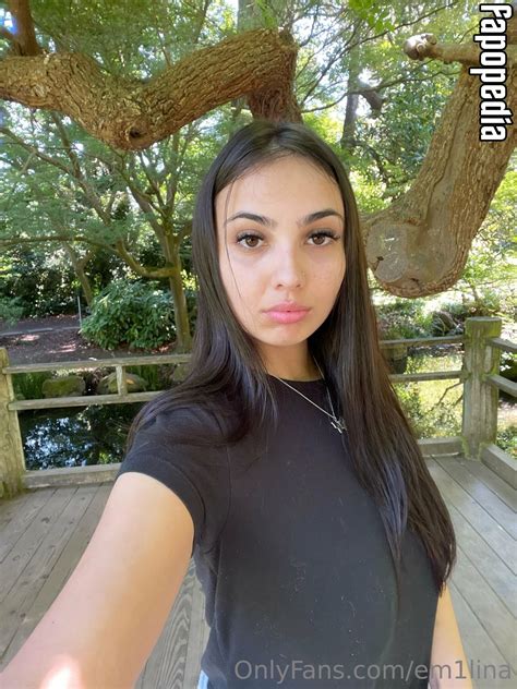 Preview 2 of Em1lina Onlyfans Leaked Flash Nude