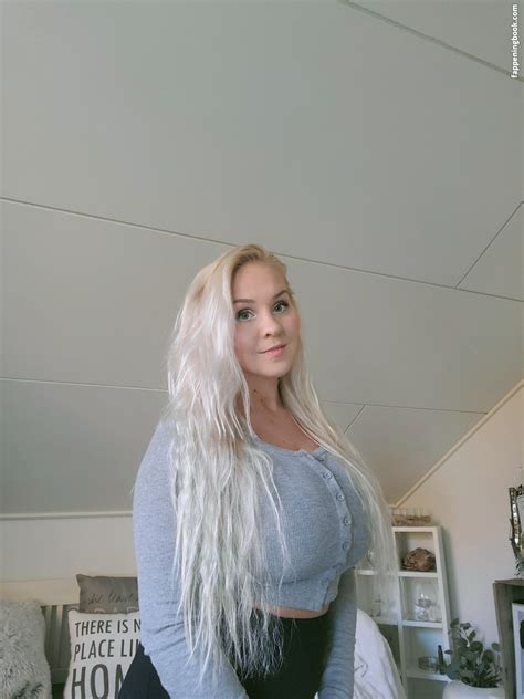 Preview 1 of Emilia Linden Leak Mega
