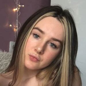 Preview 3 of Emily Bailey Nude Leaked Photos