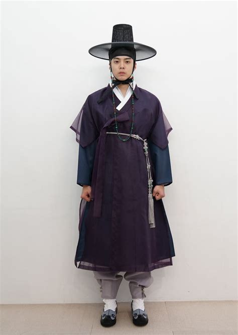Preview 1 of Hanbok Dress Male Onlyfeet Telegram