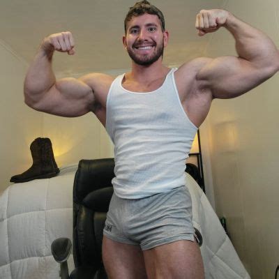 Preview 3 of Hot Muscles 6t9 Flashes Nude
