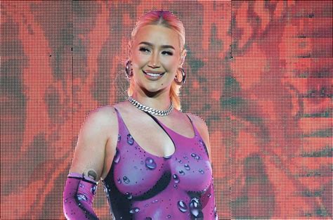 Izzy Azalia OnlyFans channel