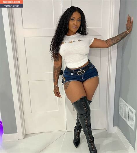 Preview 1 of Jhonni Blaze Onlyfans Leaks Flashes Nude