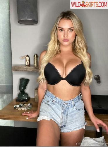 Preview 4 of Kinsey Wolanski Nudes Onlyfans Nude Leaks