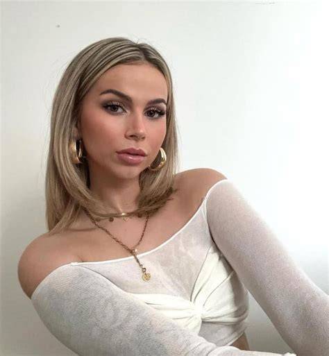 Kira Rodrigues content