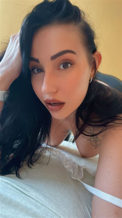 Preview 1 of Kisscat Lea Onlyfan