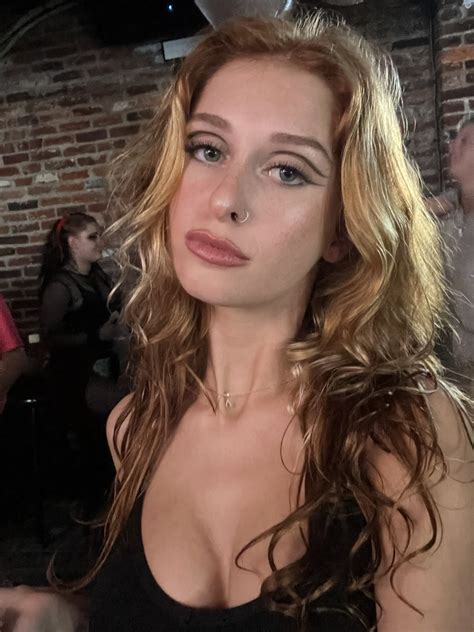 Lilr3ds OnlyFans channel