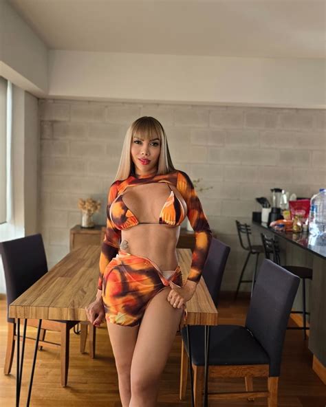 Lizzylaynez OnlyFans channel