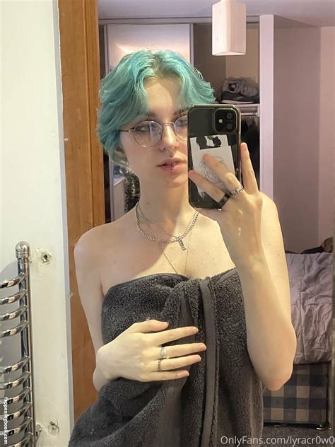 Preview 3 of Lyracr0w0 Onlyfans Leaked Fans Dump