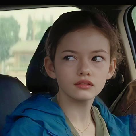 Preview 3 of Mackenzie Foy Lean Nude