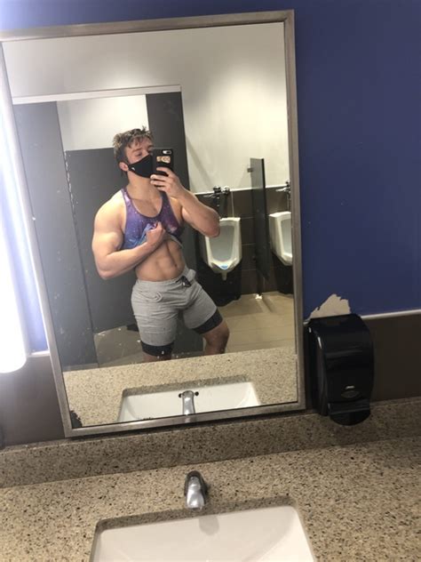 Preview 2 of Majorpectoralis Onlyfans Leaks Instagram