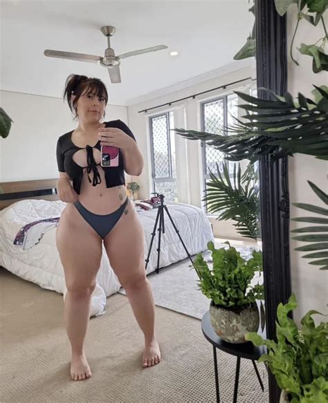 Preview 1 of Mandy Lee Walks Nude Patreon Leaks