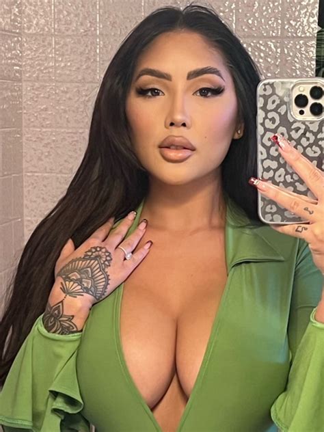 Preview 1 of Marie_madore Leaks Onlyfan