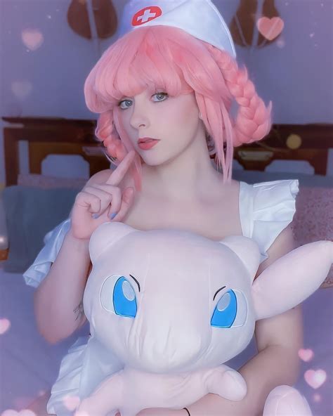 Mavaroon cosplays OnlyFans channel