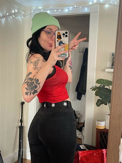 Preview 1 of Moonbabyx44 Onlyfans Nudes