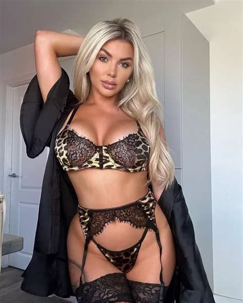 Preview 4 of Morgan Moore Porn Flash Nude