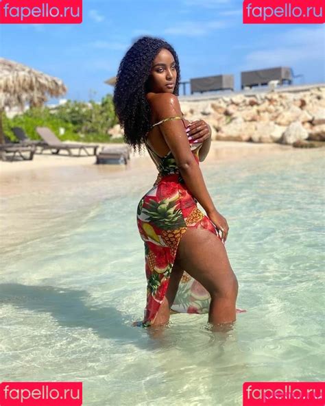 Preview 2 of Negra Onlyfans Model Nudes