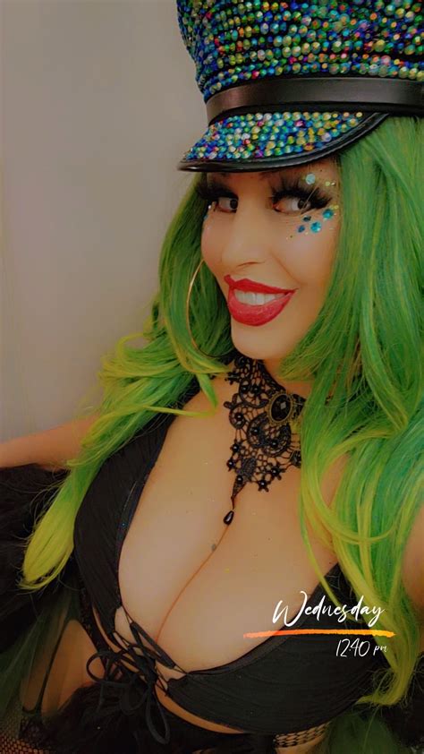 Preview 1 of Ojitos Roxx Leal Onlyfans
