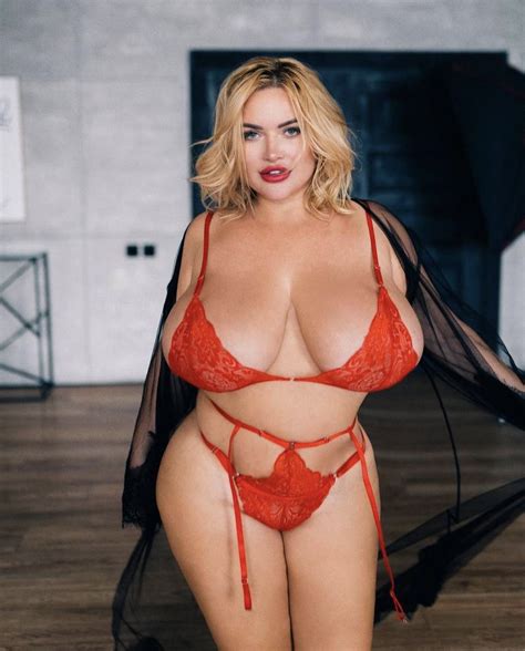 Preview 4 of Olyria Roy Nude Pictures Onlyfans Leakes