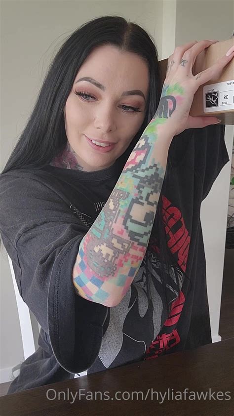 Preview 4 of Onlyfans Hylia Fawkes Fans Dump