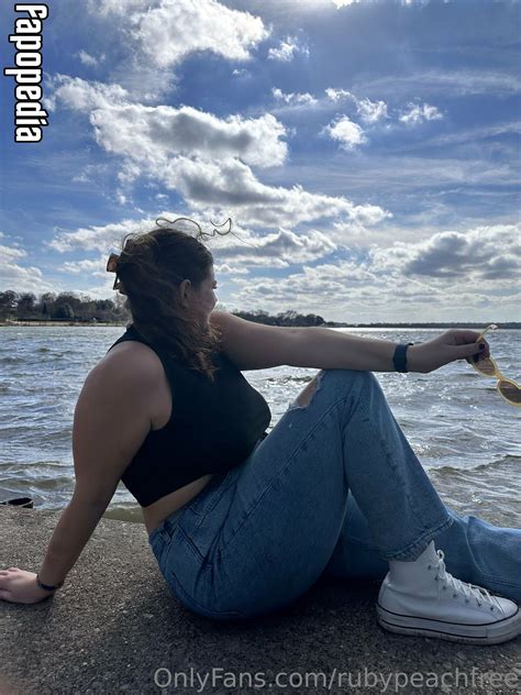 Palebbwfree OnlyFans channel