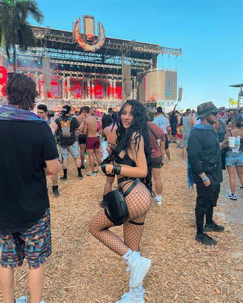 Rave Girll OnlyFans channel