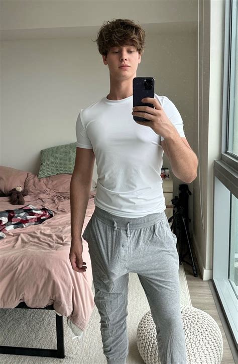 Preview 2 of Rawr_itsben Onlyfans Set