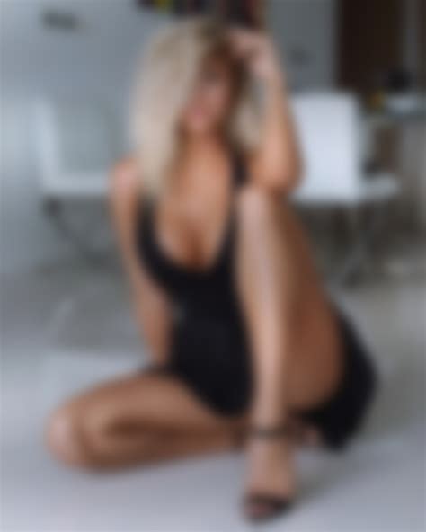 Preview 2 of Renee Winter Mom Nude Photo Leaks
