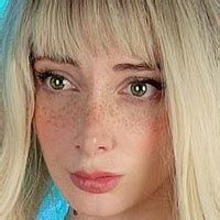 RoseEasyPeasy OnlyFans channel