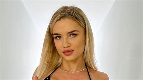 Preview 2 of Sexcasscam Onlyfans Flashes Nude