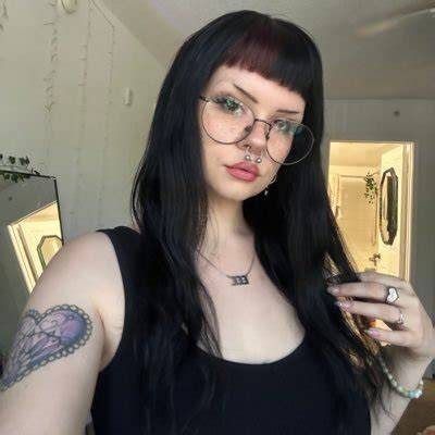 Tinyfairyslut OnlyFans channel