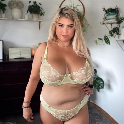 Preview 2 of Travelinghoppy Onlyfans Sexy Set Leaked