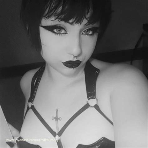 Preview 3 of Urevilm0mmy Onlyfans Fans Leaked