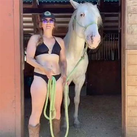Preview 1 of Useless Farm Amanda Hot Onlyfan Leam