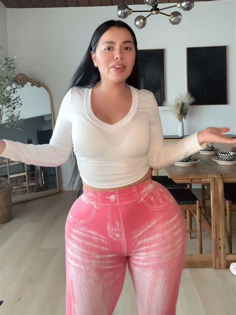 Dollmelly pack OnlyFans channel