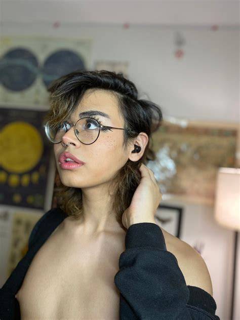 Kiyanavi telegram OnlyFans channel