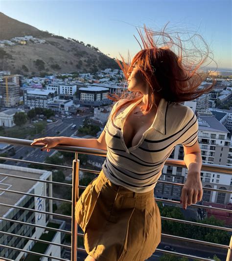 Strangerhelly naked OnlyFans channel