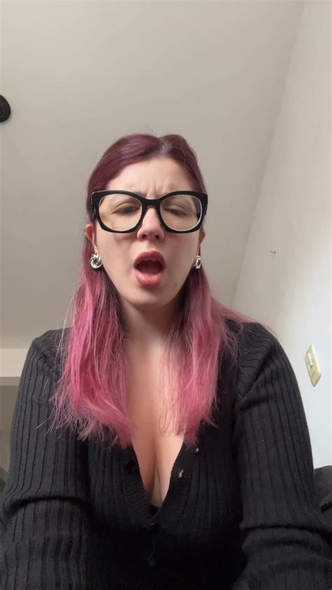 Sumchloeof3 OnlyFans channel