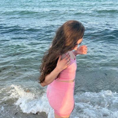 Yanisecrettt onlyfans OnlyFans channel