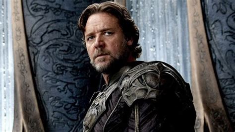 Russell Crowe herenigt met Man of Steel-ster Henry Cavill voor ...