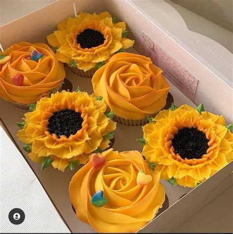 Pin By Pintolife On Winter Wedding Sunflower Cakes Sunflower