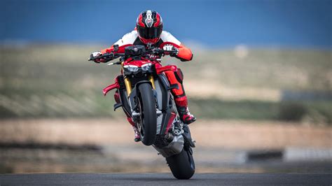 Naked Motorcycles That Can Out Drag Your Average Superbike