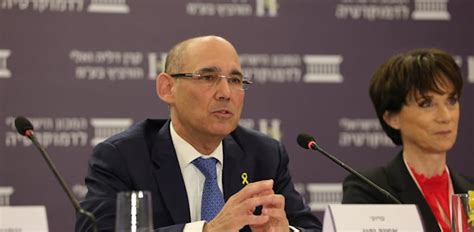 Ehcico feet porn in addition to her attractive physique,