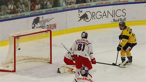 ice hockey league ec red bull salzburg verliert daheim gegen leader