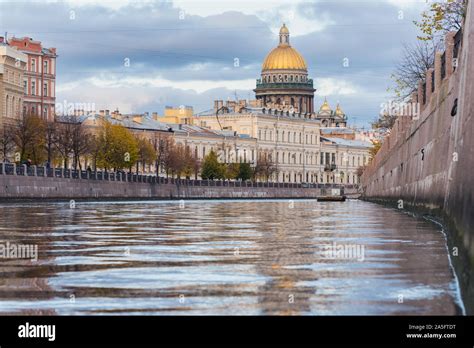 Saint petersburg russia october autumn hi-res stock photography and ... 