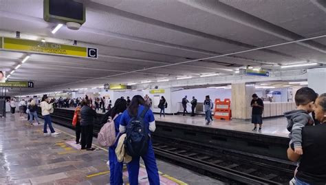 Saturadas 6 líneas del Metro CDMX hoy 3 de marzo Metrobús con retrasos