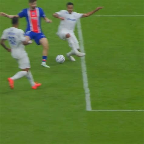 Aperçu : Khvicha Kvaratskhelia proche de marquer l'un des buts de l