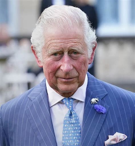 king charles left  note   mother queen elizabeth   coffin